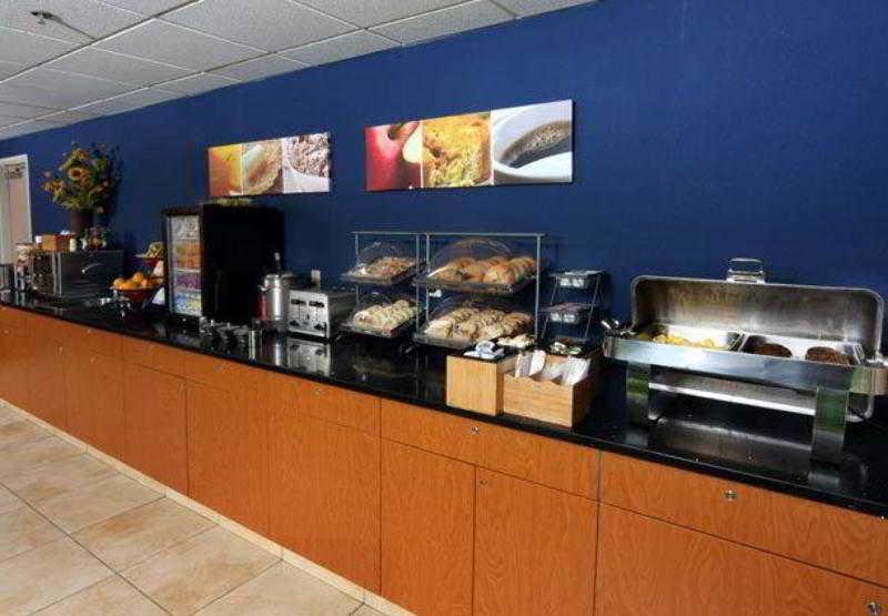 Hometowne Studios By Red Roof East Lansing - Okemos Restoran gambar