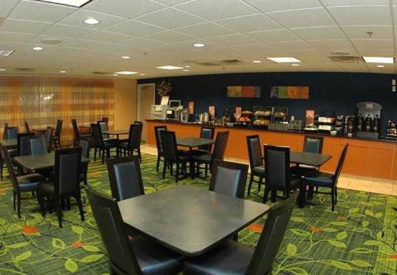 Hometowne Studios By Red Roof East Lansing - Okemos Restoran gambar